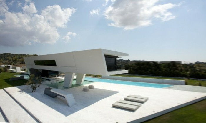 moderne arkitekt hus og hvite minimalistisk utforming