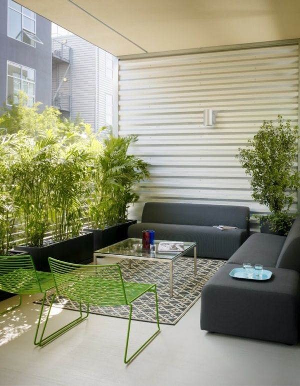 moderni įranga-iš-terasa - žalia kėdės