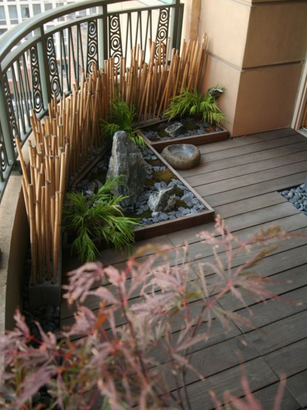 modernus bambuko apdaila ant balkono, labai kūrybingas dizainas