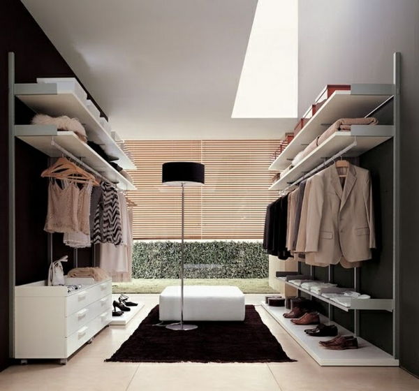 moderne walk-in closet-in-witte luxe inloopkast