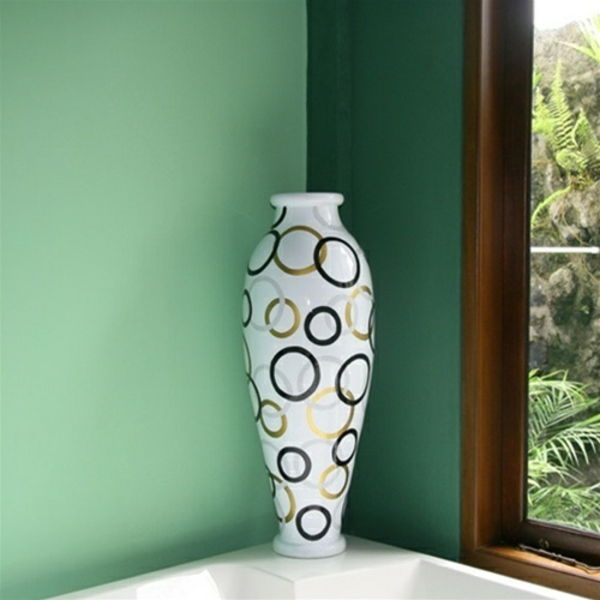 Modern zemin vazo beyaz ana renk yeşil duvar boyası