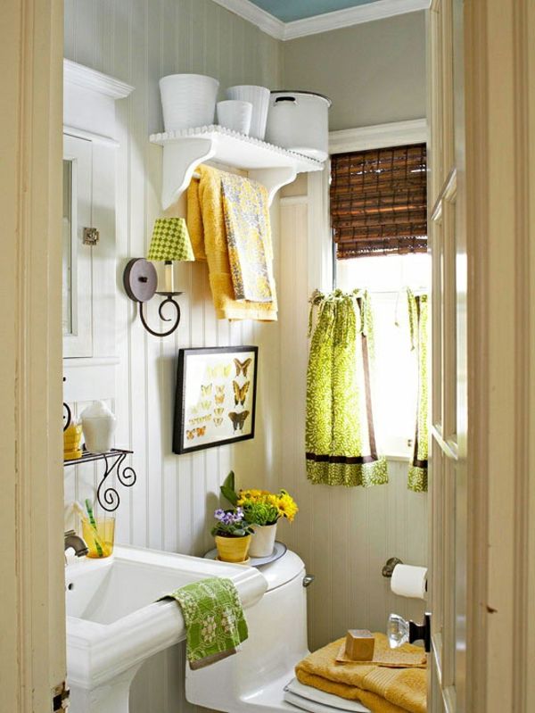 moderná kúpeľňa nastavená - biela farebná schéma a dekoratívne prvky