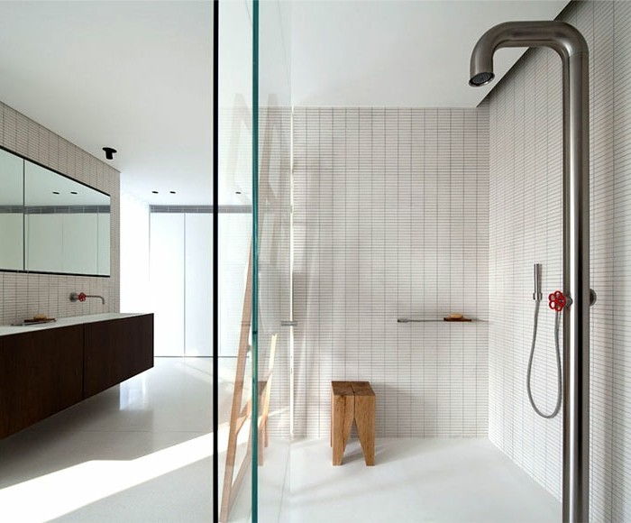 moderný sprchový kút-of-sklo-útulné-ambiente-in-kúpeľne