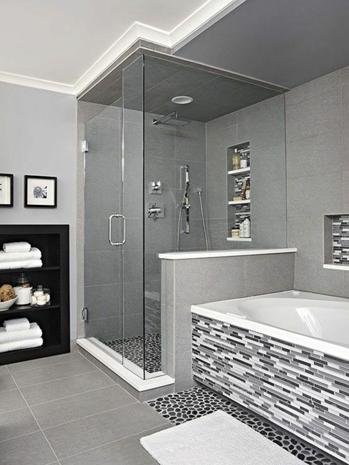 moderno Chuveiro-de-vidro-lado-a-bela-banho-em-branco e cinza