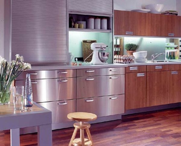 Moderni nerūdijančio plieno virtuvė - įmontuota kriaukle šiuolaikiniai virtuvės elementai