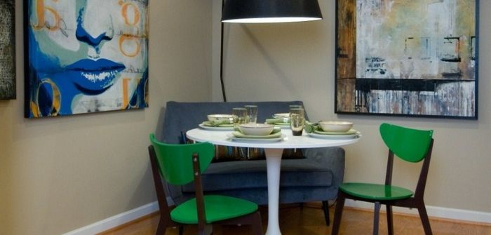 Modern-eetgedeelte-green-chairs