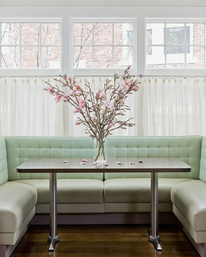 Modern-eetgedeelte-mooie-flowers-on-the-table