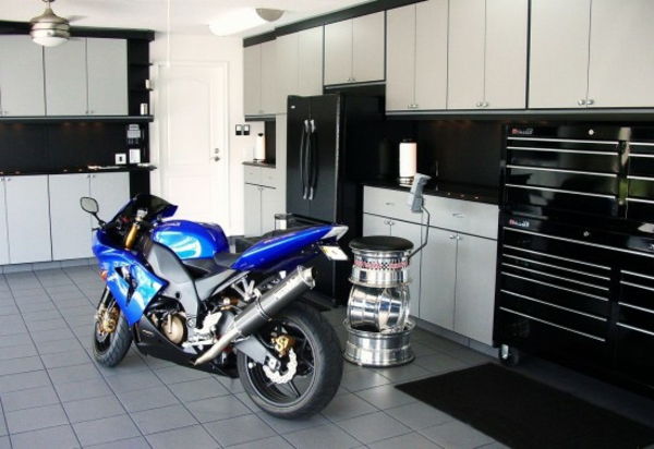 modern garaj motosiklet