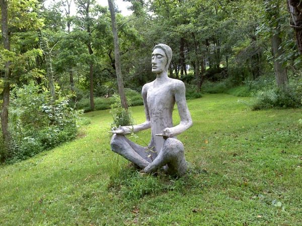 Modernus-sodo skulptūros-joga