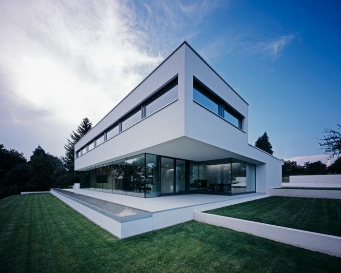 Šiuolaikiniai namai-minimalistinis baltas architektūra