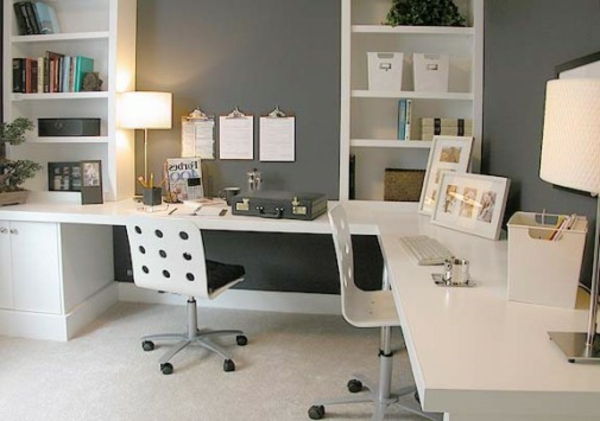 mobilier modern-ikea-birou-o lampă pe birou