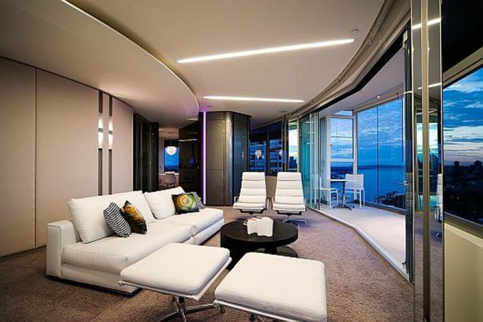 moderné dekorácie interiéru biele sofa