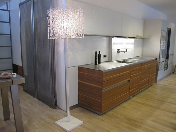 modernos painéis de parede-para-cozinha-uma lâmpada de assoalho elegante