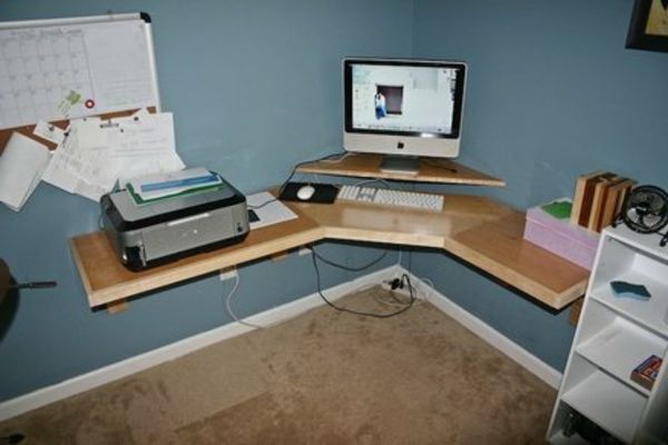 modern-corner-desk-self-build-wall in blu