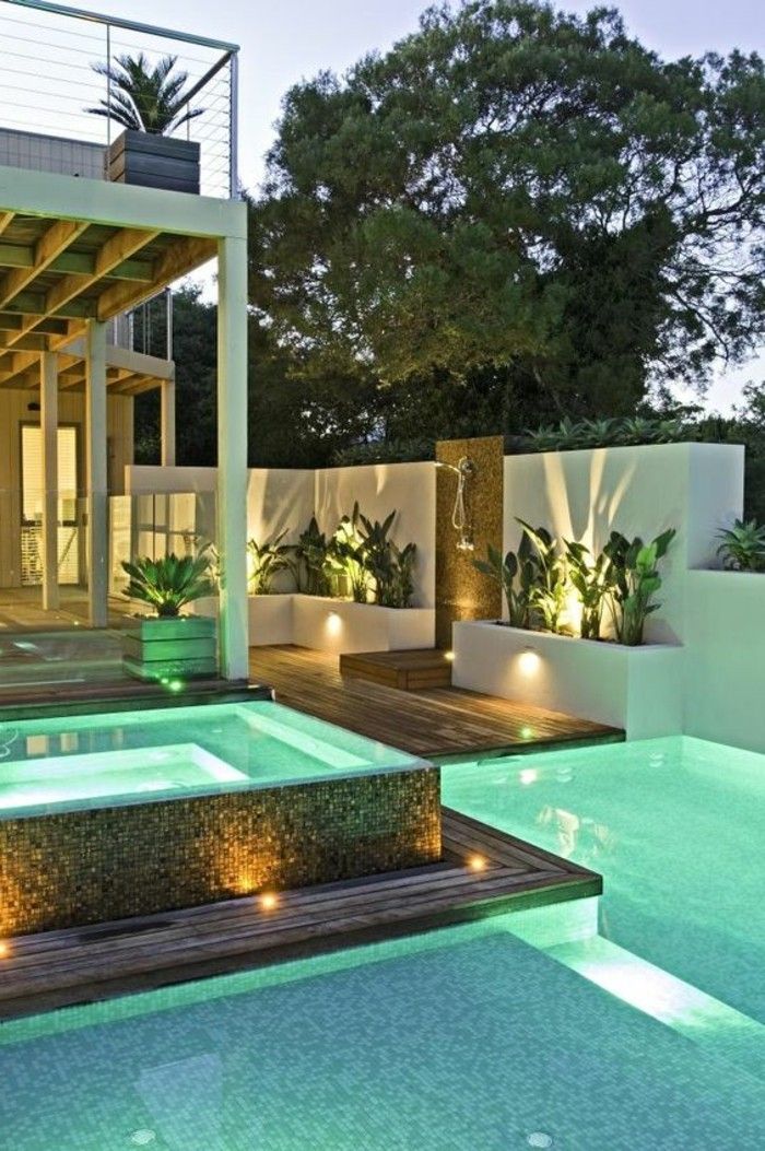 Grădină modernă cu piscine și iluminat