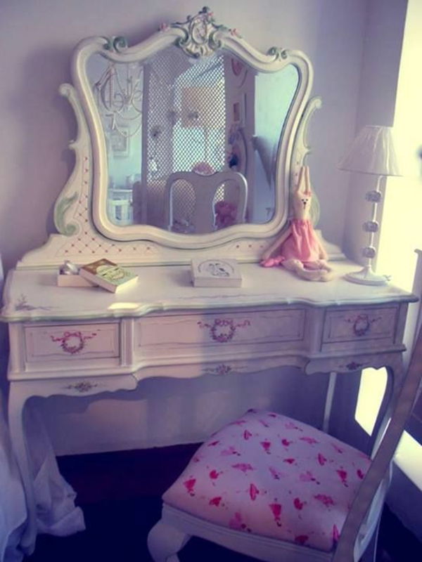 dressing table în nuanțe delicate