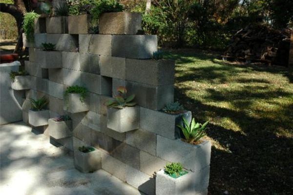 modern-rotstuin-wall-of-stones