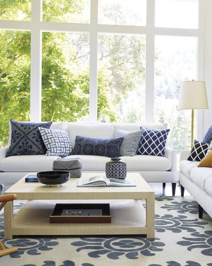moderný interiér-in-fresh-color small-square obývačka stôl