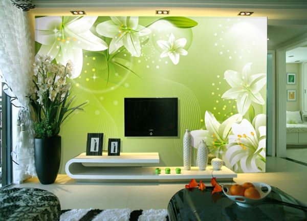sodobna dnevna soba - stena-.in-zelenicah-in-weiße cvetje.