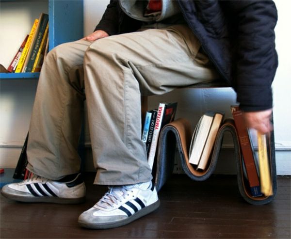 Modern-kitaplık-tasarım-ile-sandalye