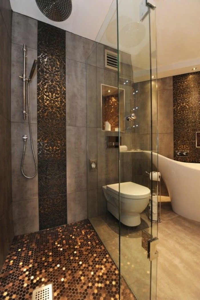 moderná kúpeľňa, presklená stena, sprchovací luxusným modelom