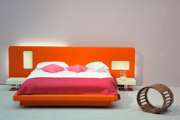 nowoczesne łóżko w ciepłej kolorystyce