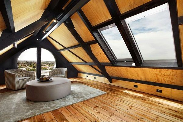 moderna penthouse-med-trä golv svartbrun