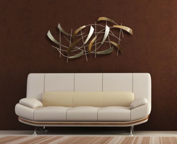 modern soffa-i-rum-med-brun-vägg-färg-iögonfallande väggdekoration