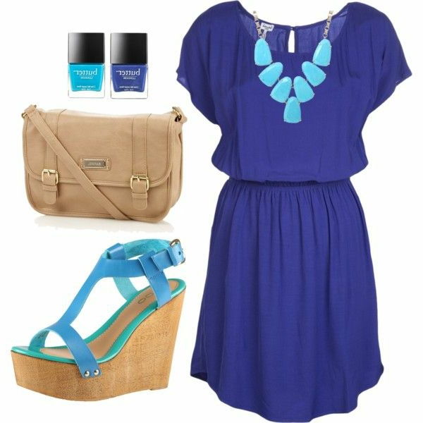 fasjonable antrekk-damemote-sandaler-med-kiler-sommer-kjoler-blå kilehæl