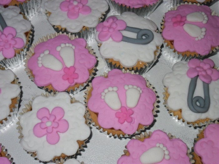 kolački-dekoriranje-baby-rojstni dan-mini-koraki