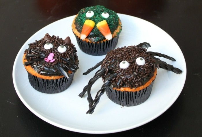 kolački-okrasitev-halloween-pajek