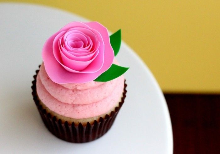 kolački-okrasitev-idej-fondant figurice-pink-Rose-kolački Okrasite