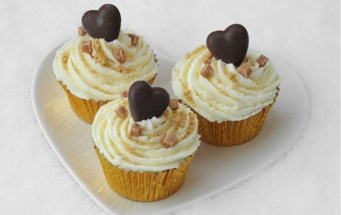 kolački-dekoriranje-Valentinovo-čokolada-herzchen-muffin-deco