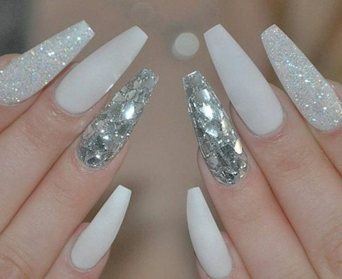 Pregos com espumante-branco-e-prata-glitter-marca projeta-espelho-efeito a longo unhas