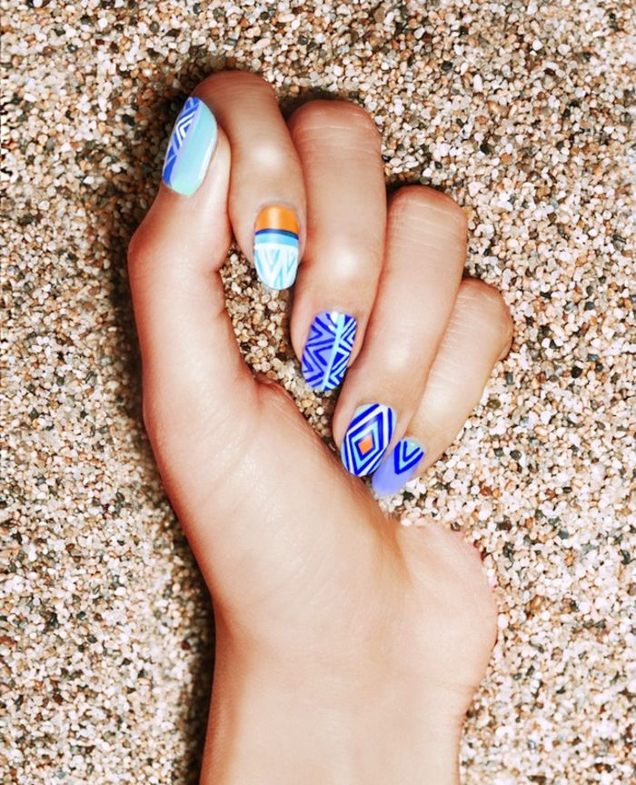 unghii frumoase în albastru, modă de plajă, idei cool pentru manichiura modernă