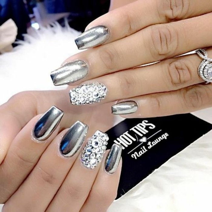Nails em ouro branco-prata-efeito-extravagante-atraente Manicure com pedras-and-brilho em pó