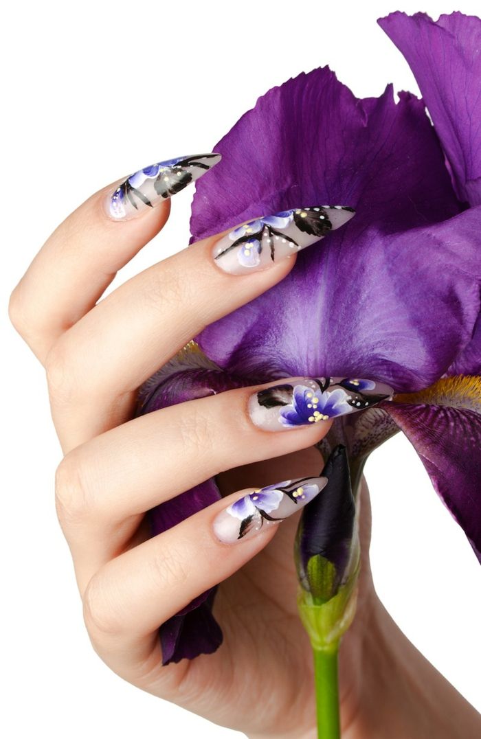 unghie aguzze design idee fiori viola bianco pizzo floreale unghie unghie design con fiori dipinti