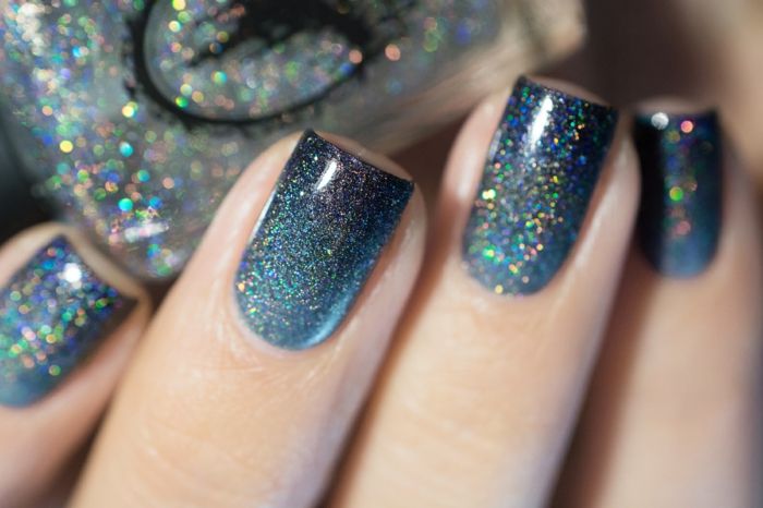 Glitter spik design i ljus och mörkblå, kantformig nagelform, nyårs naglar för omformning