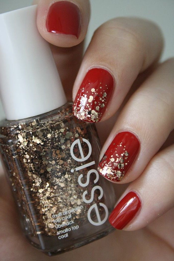 Nail Design-ideer-weihnacten-rød-og-gull-glitter-festlig-nail neglelakk