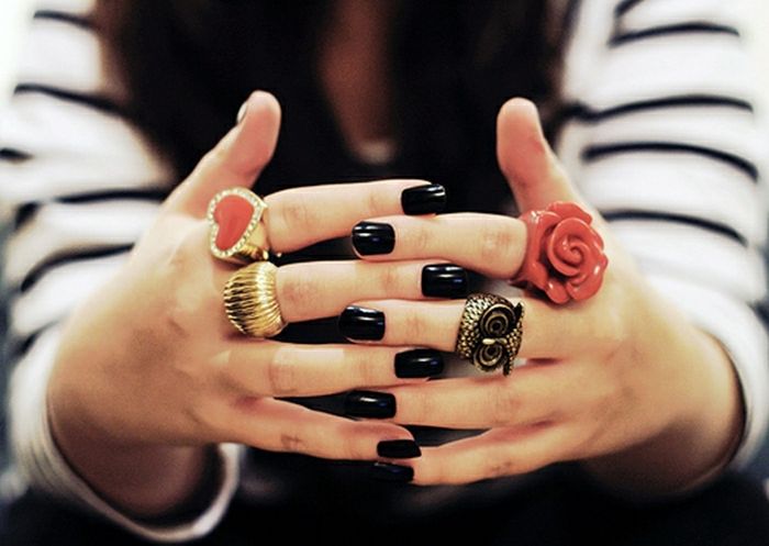 Nail Design-in-black-and-bella-decorato Mani