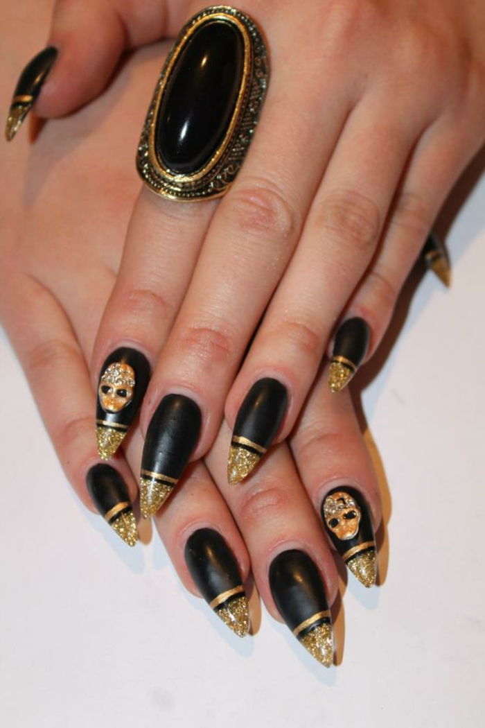 Nail Design-in-black-and-bella-ring
