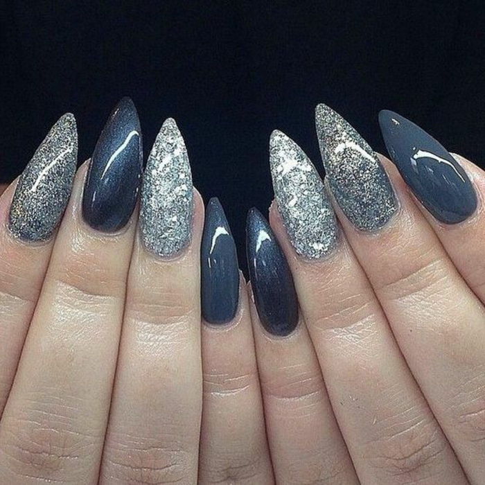unghie in pizzo in nuance grigie sfoggiano decori scintillanti grigio argento blu-grigio