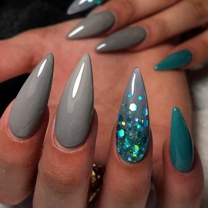 idee spitz unghie artificiali per ammirare lunghe unghie a punta grigie in grigio con decoro turchese luccicante