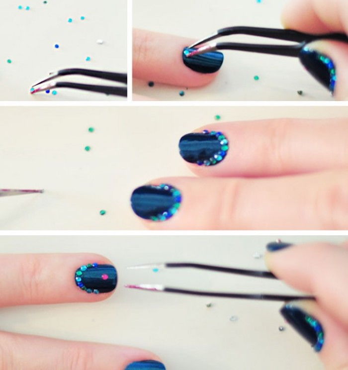 Fingernails mönster, nagel design i svart med blå rhinestones