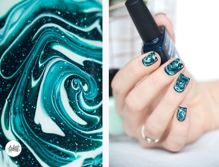 Nails mönster, nagel design i grönt och vitt, nagellack med glitter