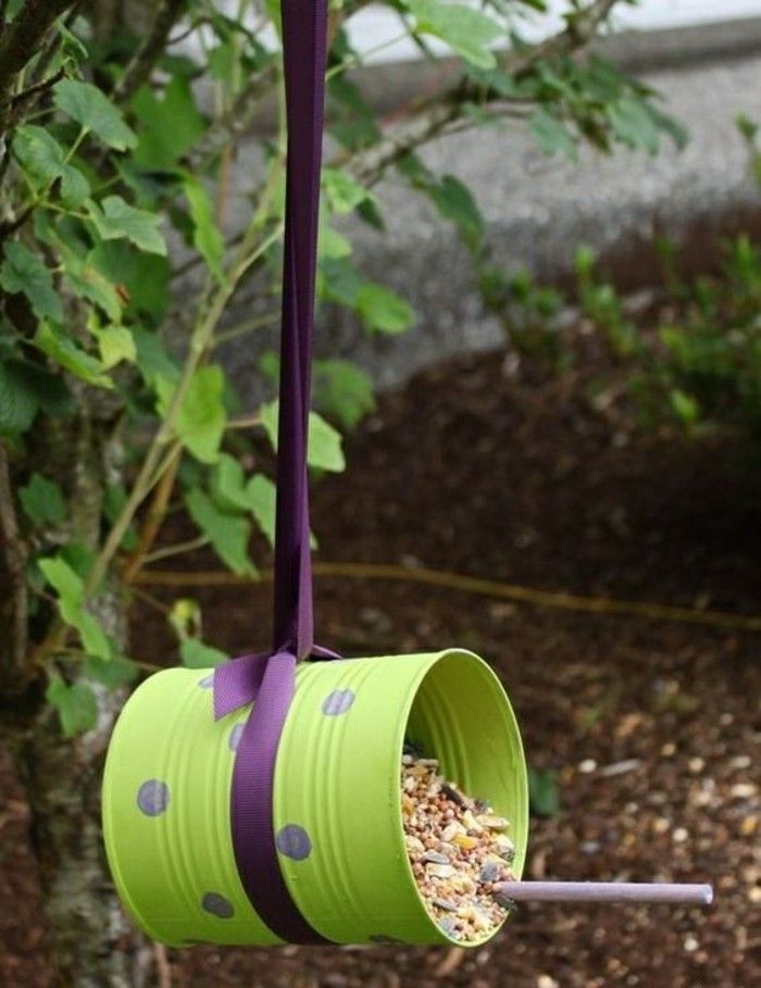 nowy-craft pomysły-zielono-Konservendose-fioletowo-pętla-feed-ptak-ogród