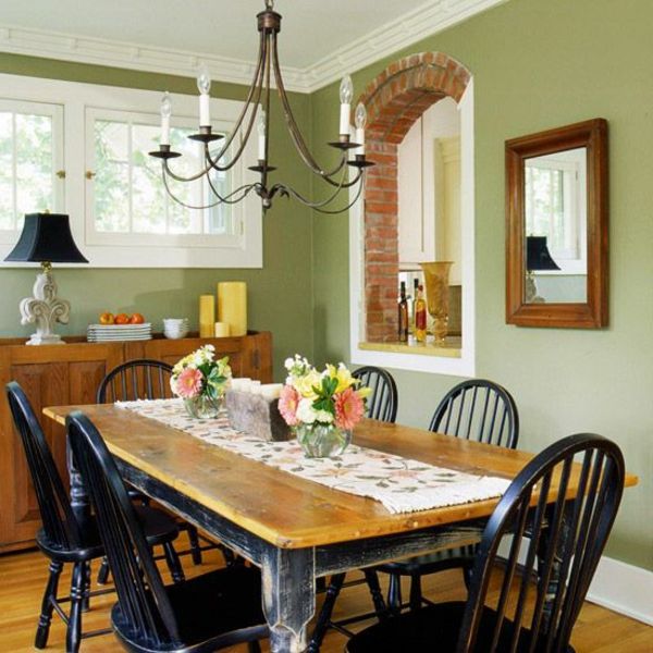 nieuwe keuken-ideeën-groen-muren-en-een-houten-table