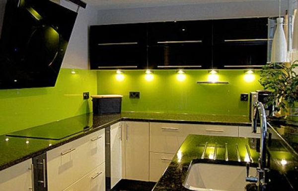 nieuwe keuken-ideeën-mooie-lighting-and-green-wanden