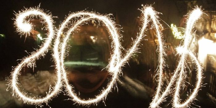 Nyårs ordspråk: Nyårs ordspråk för 2018, brinnande gnistrar på natten