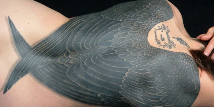zwarte grote engelenvleugels met zwarte veren - idee voor een geweldige tattoo engel